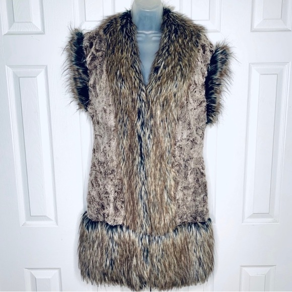 RINASCIMENTO sleeveless long faux fur jacket/vest - Picture 9 of 10